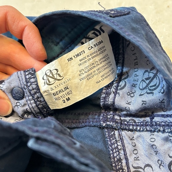 Rock & Republic Berlin Blue Tie Dye Low Rise Skinny Jeans size 2 - Picture 9 of 9